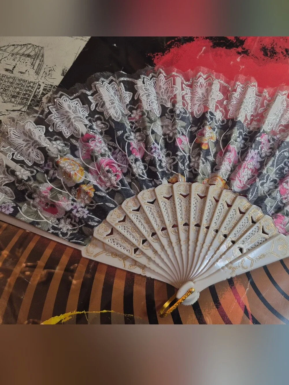 Elegant Black Lace Folding Hand Fan with Floral Detail